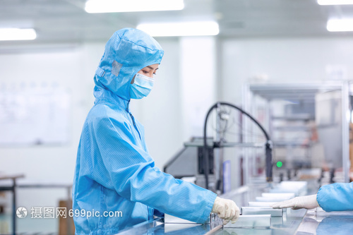 化工生產(chǎn)線上的堅(jiān)守與匠心 一線工人的平凡與不凡